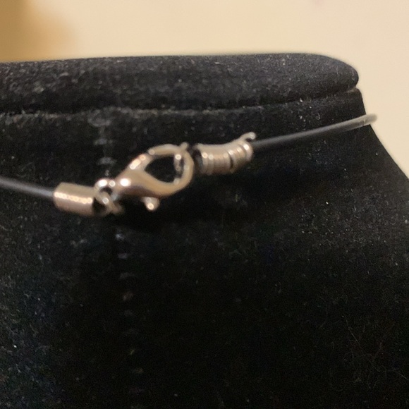 Pretty necklace, only 14” long - Picture 6 of 6